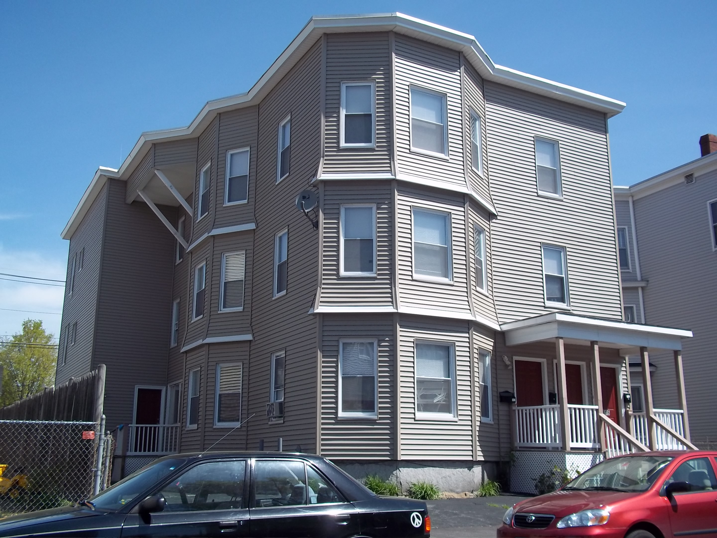 414 Cedar St (Middle)